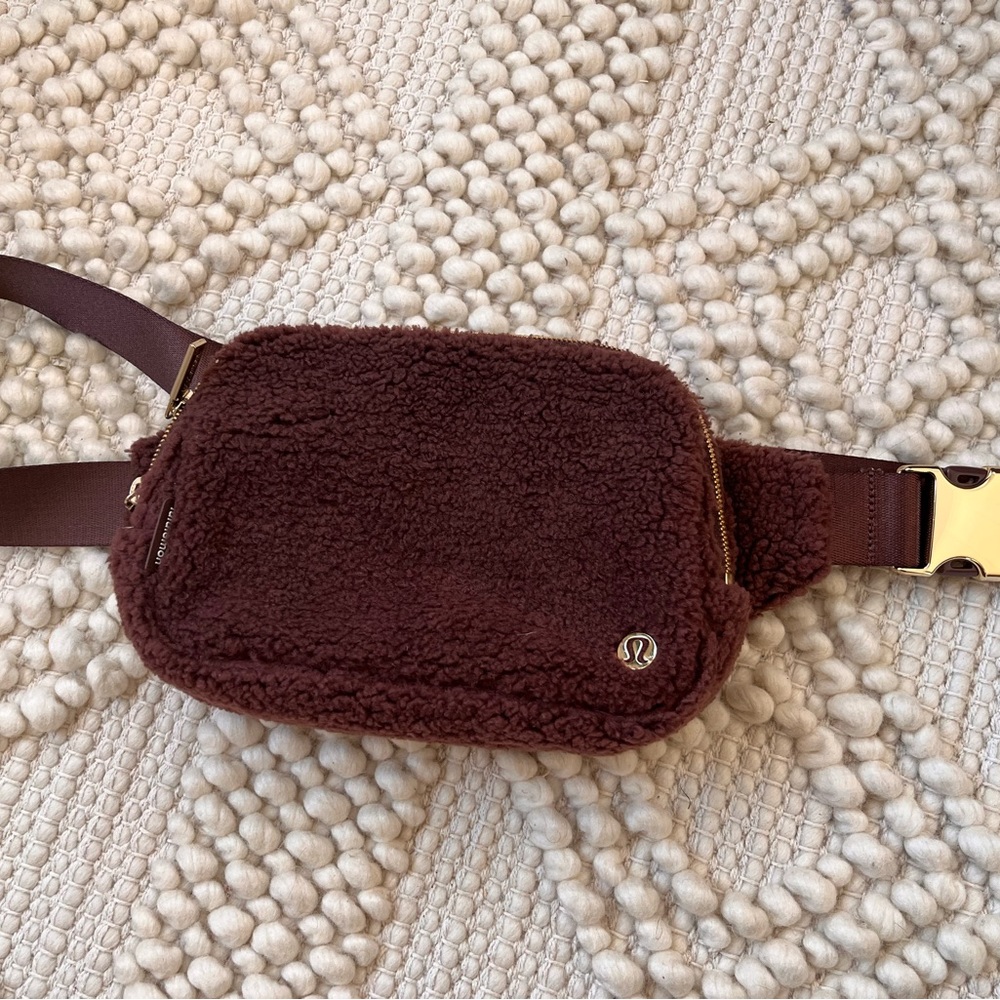 Everywhere Lululemon belt bag 2L